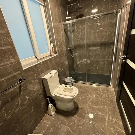 Spacious 3bd Family With Terrace - By Hostmt Διαμέρισμα *