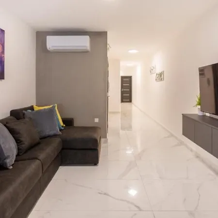 Διαμέρισμα Spacious 3bd Family With Terrace - By Hostmt *