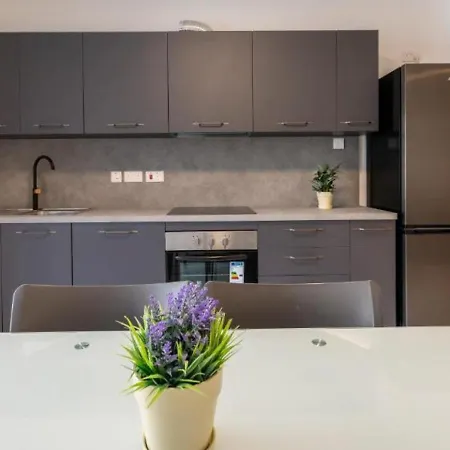 Spacious 3bd Family With Terrace - By Hostmt