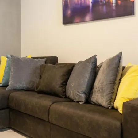 Διαμέρισμα Spacious 3bd Family With Terrace - By Hostmt