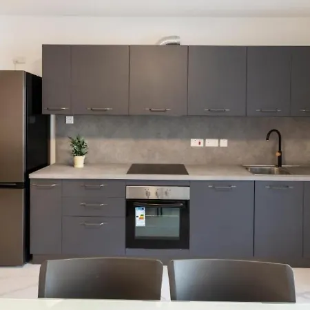 Spacious 3bd Family With Terrace - By Hostmt