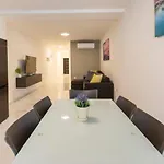 Apartman Spacious 3bd Family With Terrace - By Hostmt San Pawl il-Baħar