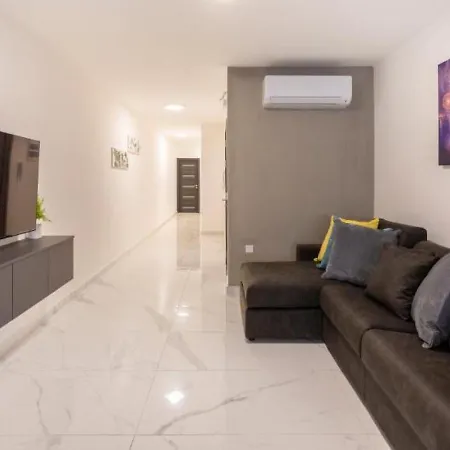 Διαμέρισμα Spacious 3bd Family With Terrace - By Hostmt *