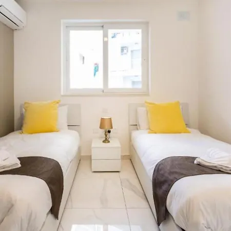 Διαμέρισμα Spacious 3bd Family With Terrace - By Hostmt