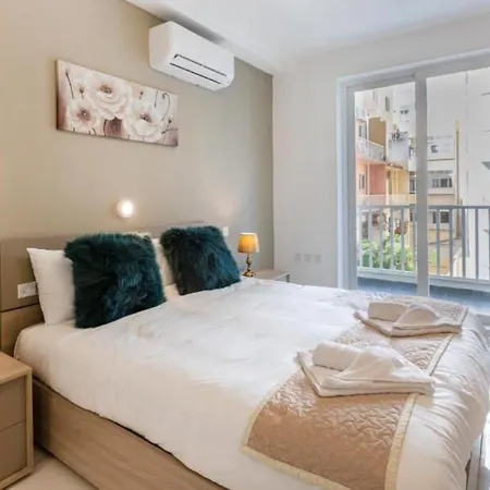 Διαμέρισμα Spacious 3bd Family With Terrace - By Hostmt