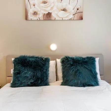 Spacious 3bd Family With Terrace - By Hostmt خليج سانت بول