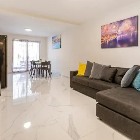 Апартаменты Spacious 3bd Family With Terrace - By Hostmt Сент-Полс-Бей